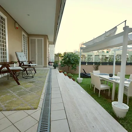 Enchanting Garden Retreat * 罗马